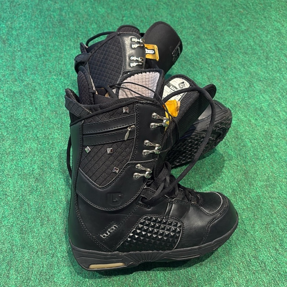 Burton Sapphire Women’s Snowboarding Boots US 7